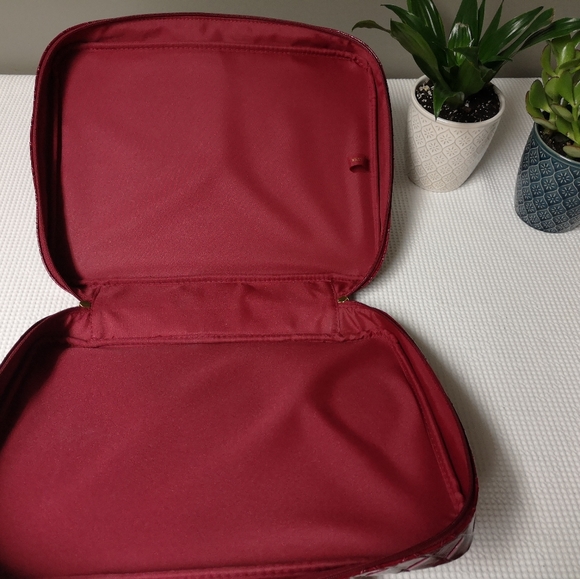 NEW Estee Lauder Quilted Bag - Picture 3 of 8